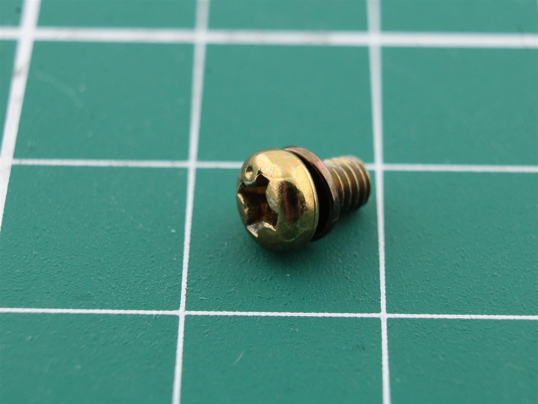 Bang & Olufsen 2039049 – Screw 3×5 mm