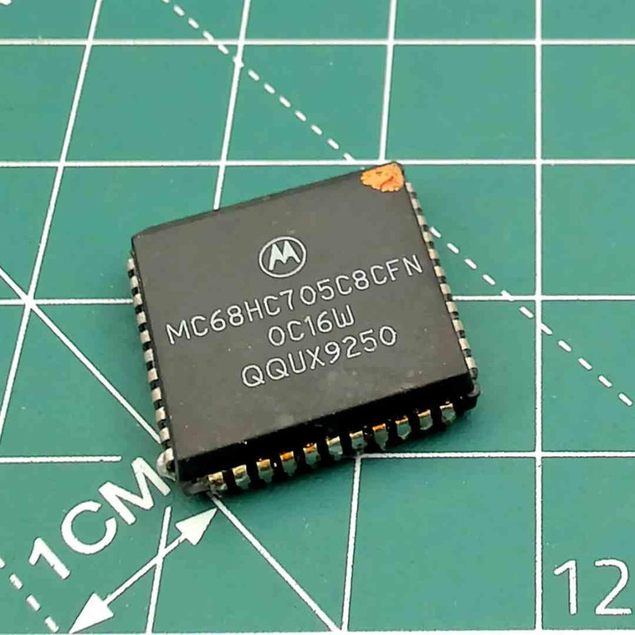 MC68HC705C8CFN Integrated Circuit (IC) - Used