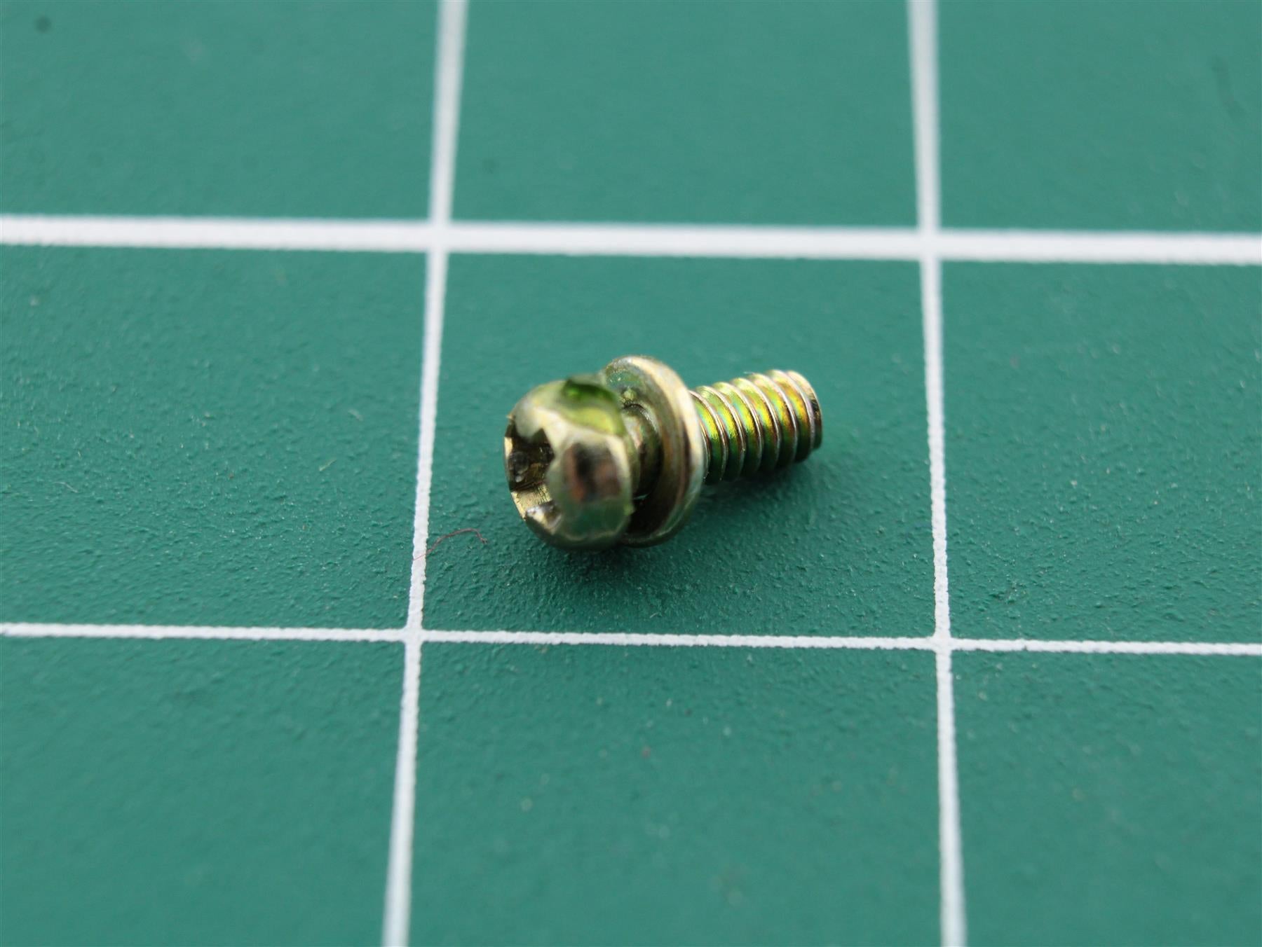 Bang & Olufsen 2034063 – Screw 2×5 mm