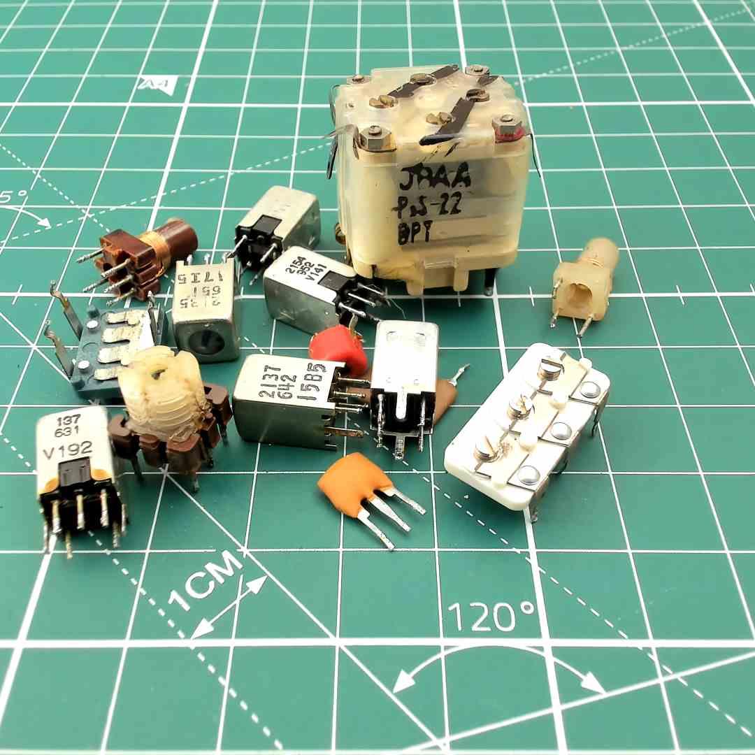 Hitachi TRK640 Radio Parts Job Lot FM/LW/MW/SW Vintage Audio