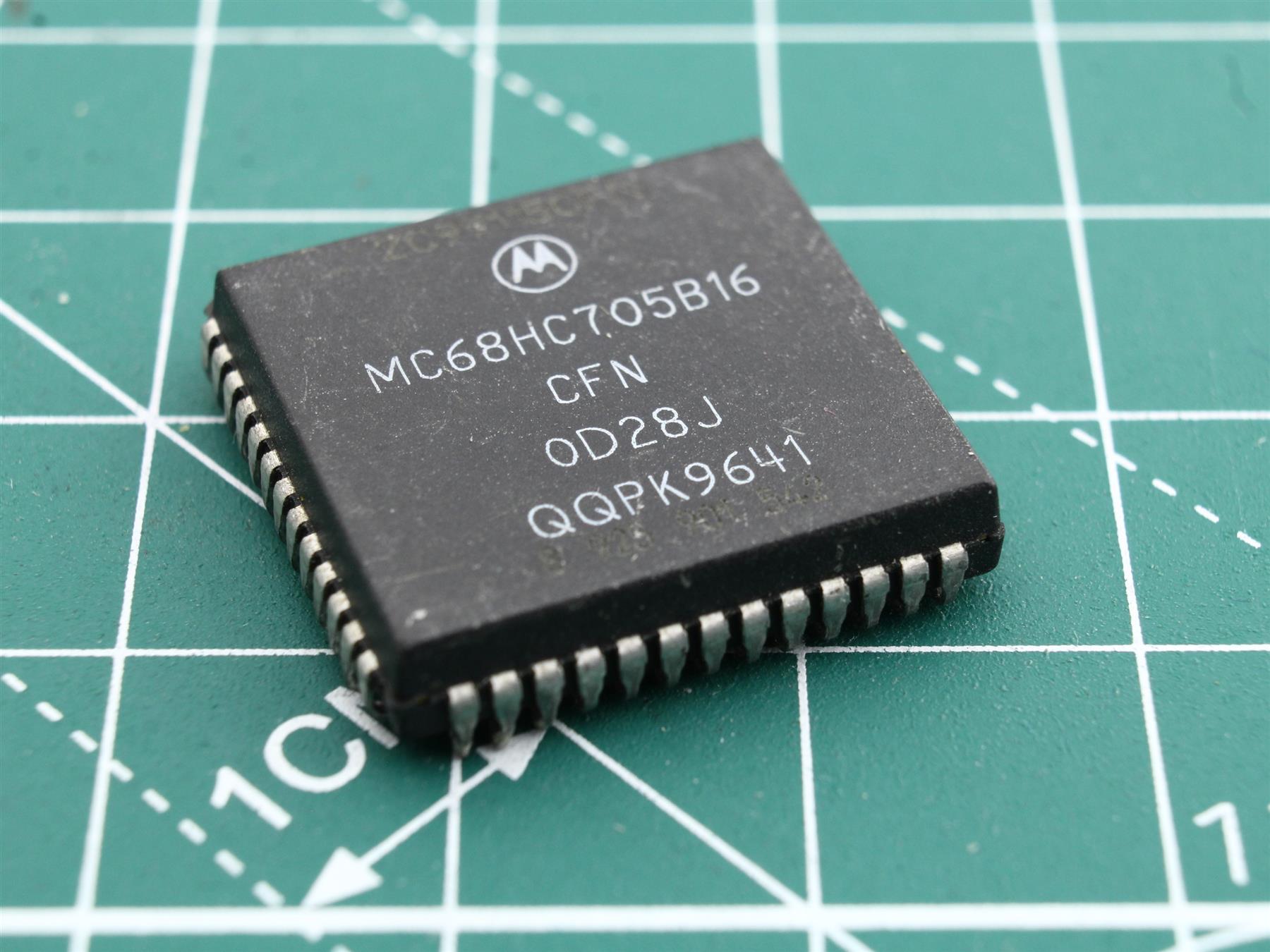 MC68HC705B16 Integrated circuit