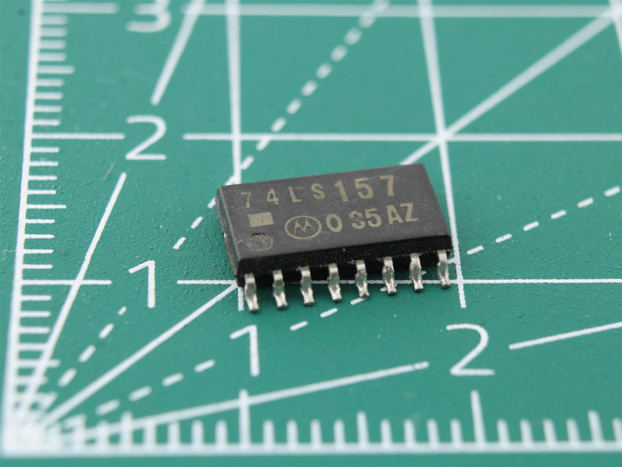 74LS157 SMD Integrated Circuit - Used