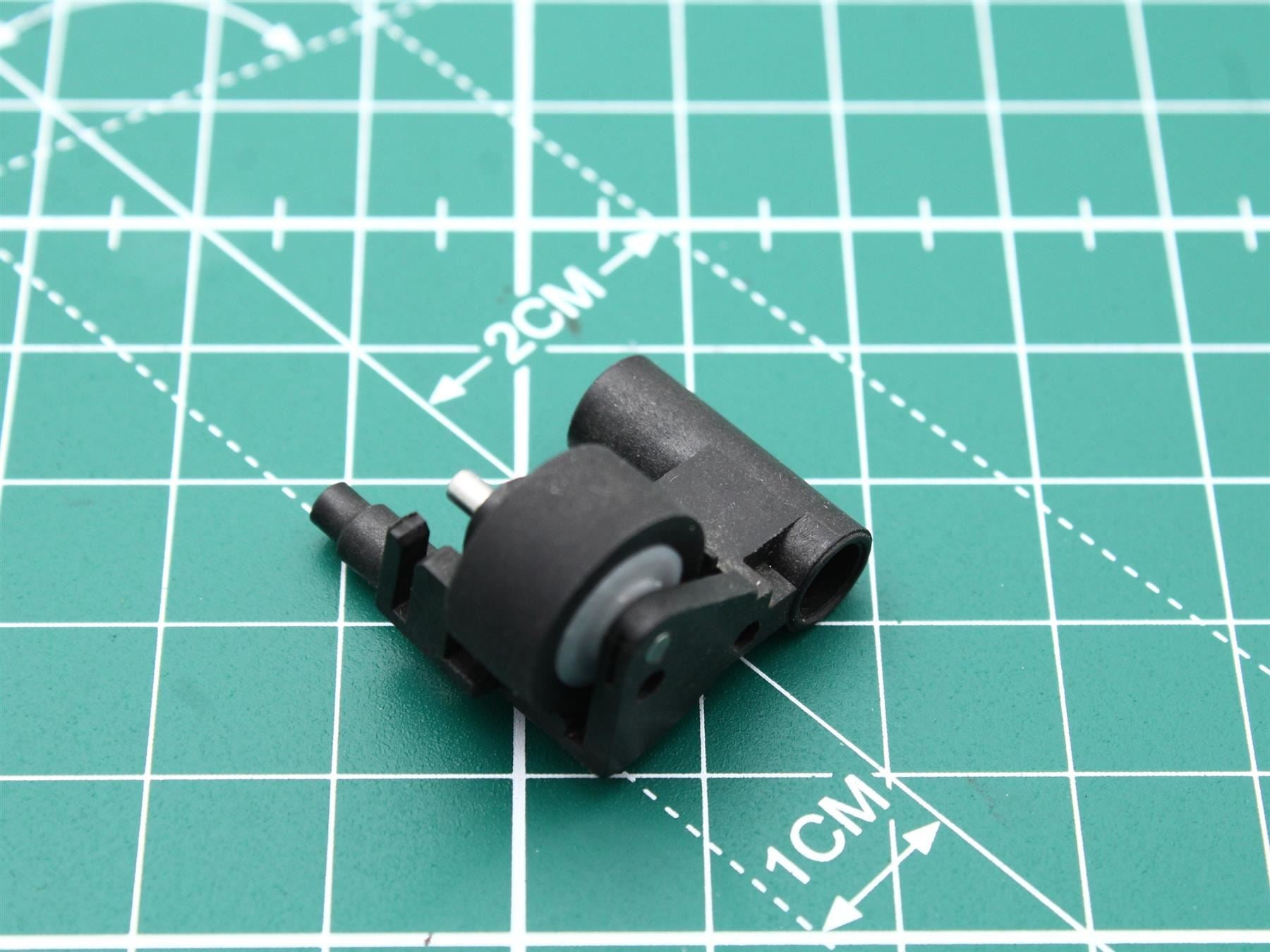 Denon DRW-750 Pinch Roller Cassette Deck (Pos.12)