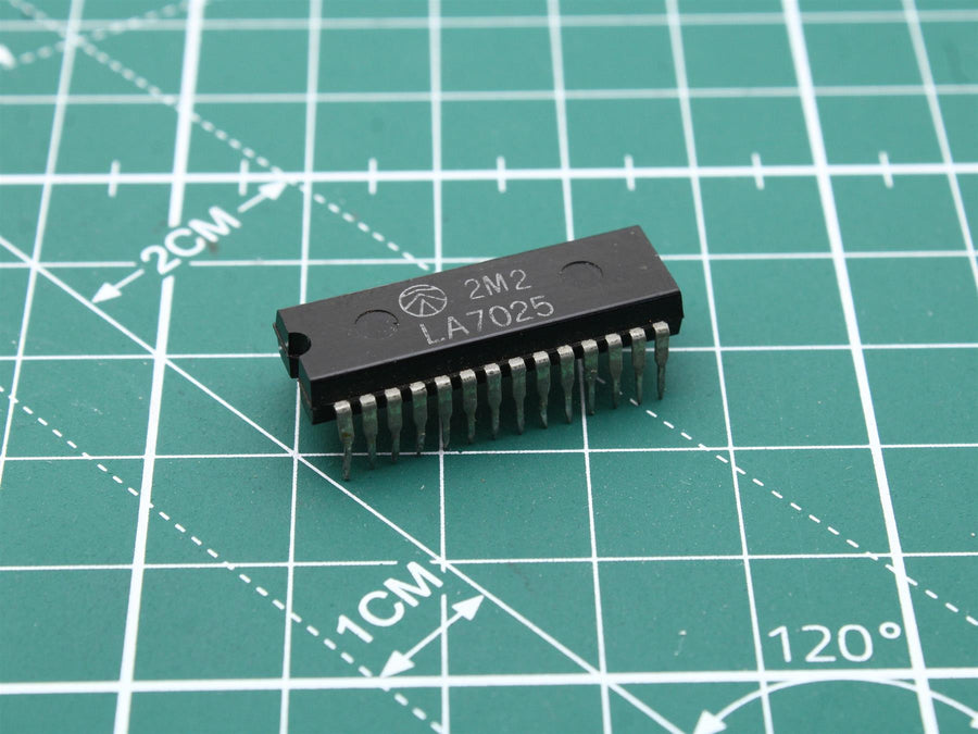 LA7025 Integrated Circuit (IC) - Used