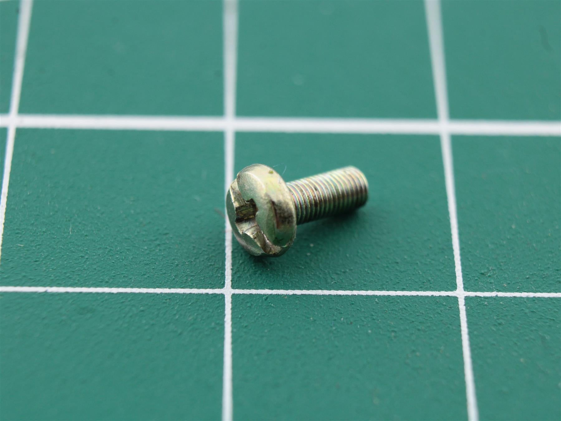 Bang & Olufsen 2034068 – Screw 2×5 mm Genuine Reconditioned P
