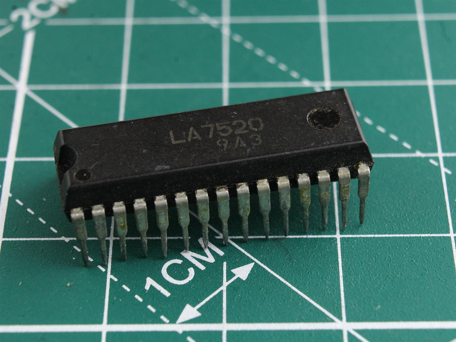 LA7520 Integrated Circuit (IC) - Used