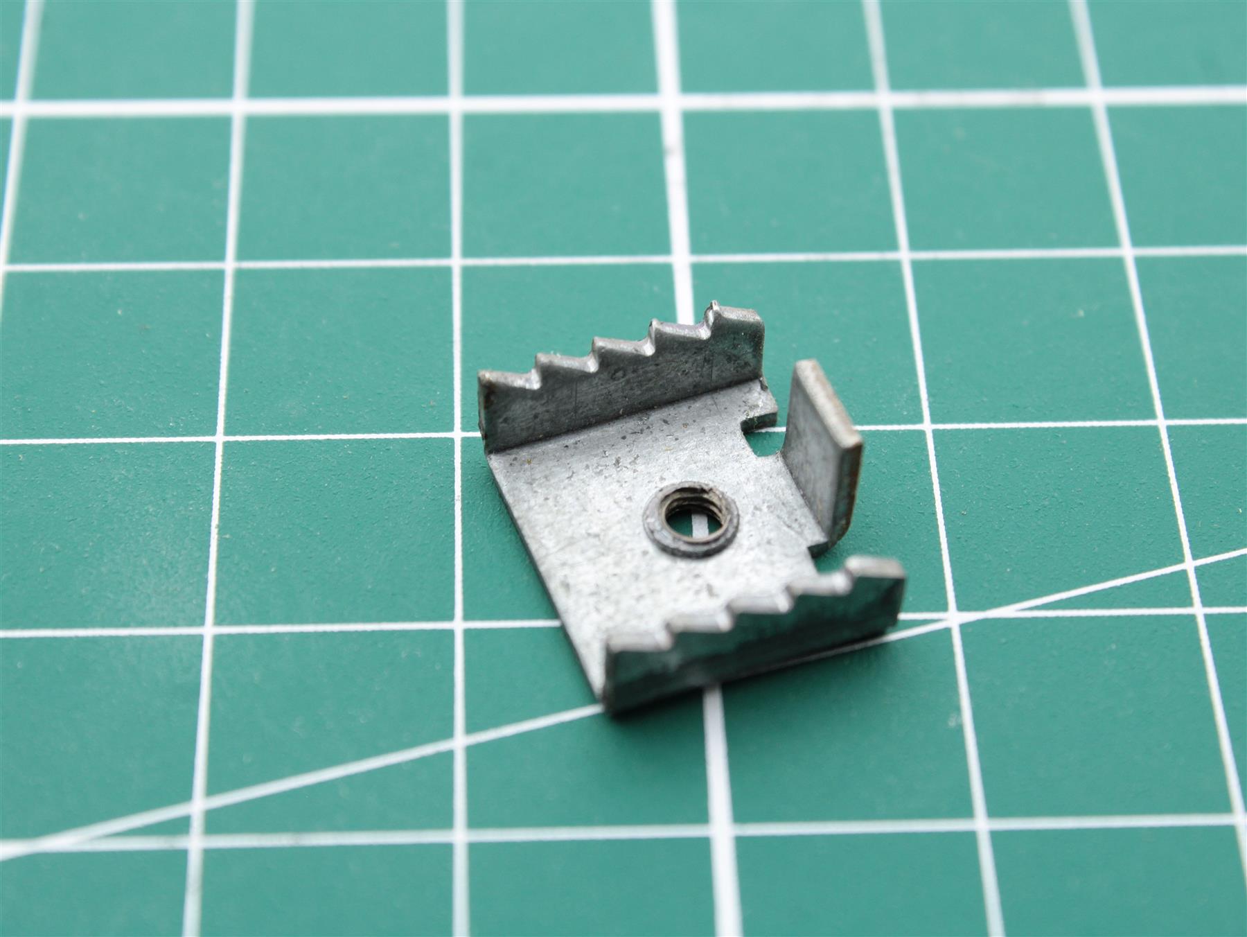 Bang & Olufsen 2389074 – Nut for BeoCenter 2200 | Replacement