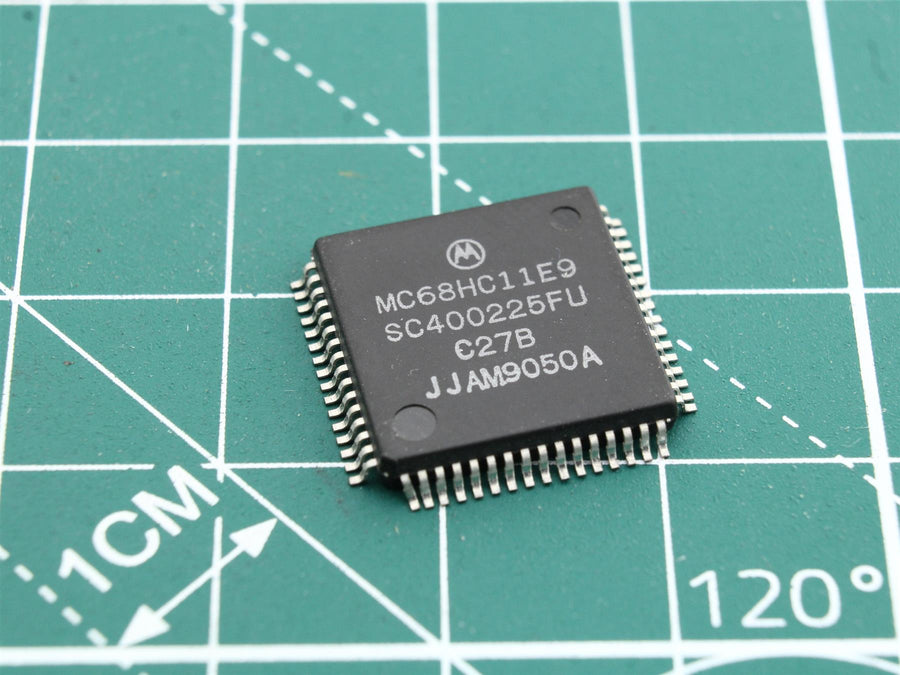 MC68HC11E9 Integrated Circuit (IC) - Used