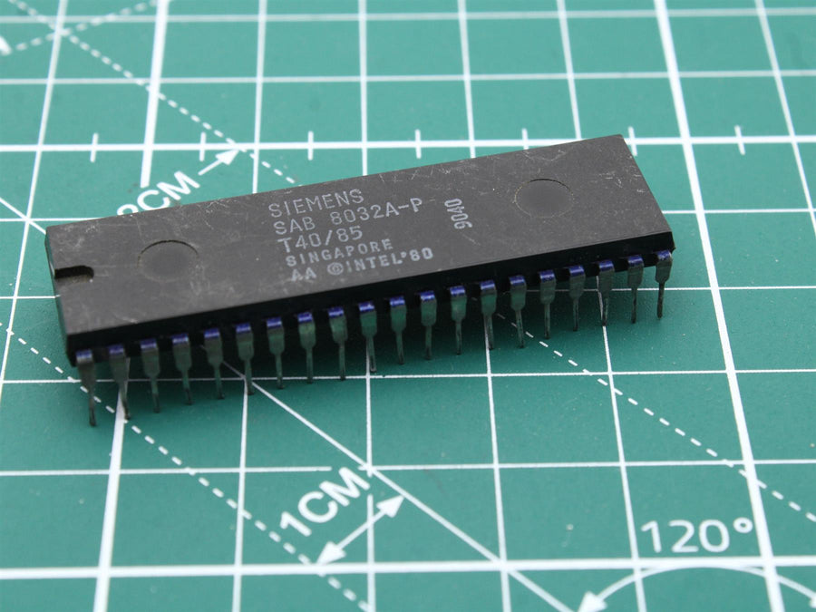Siemens SAB8032A-P Integrated Circuit - Used