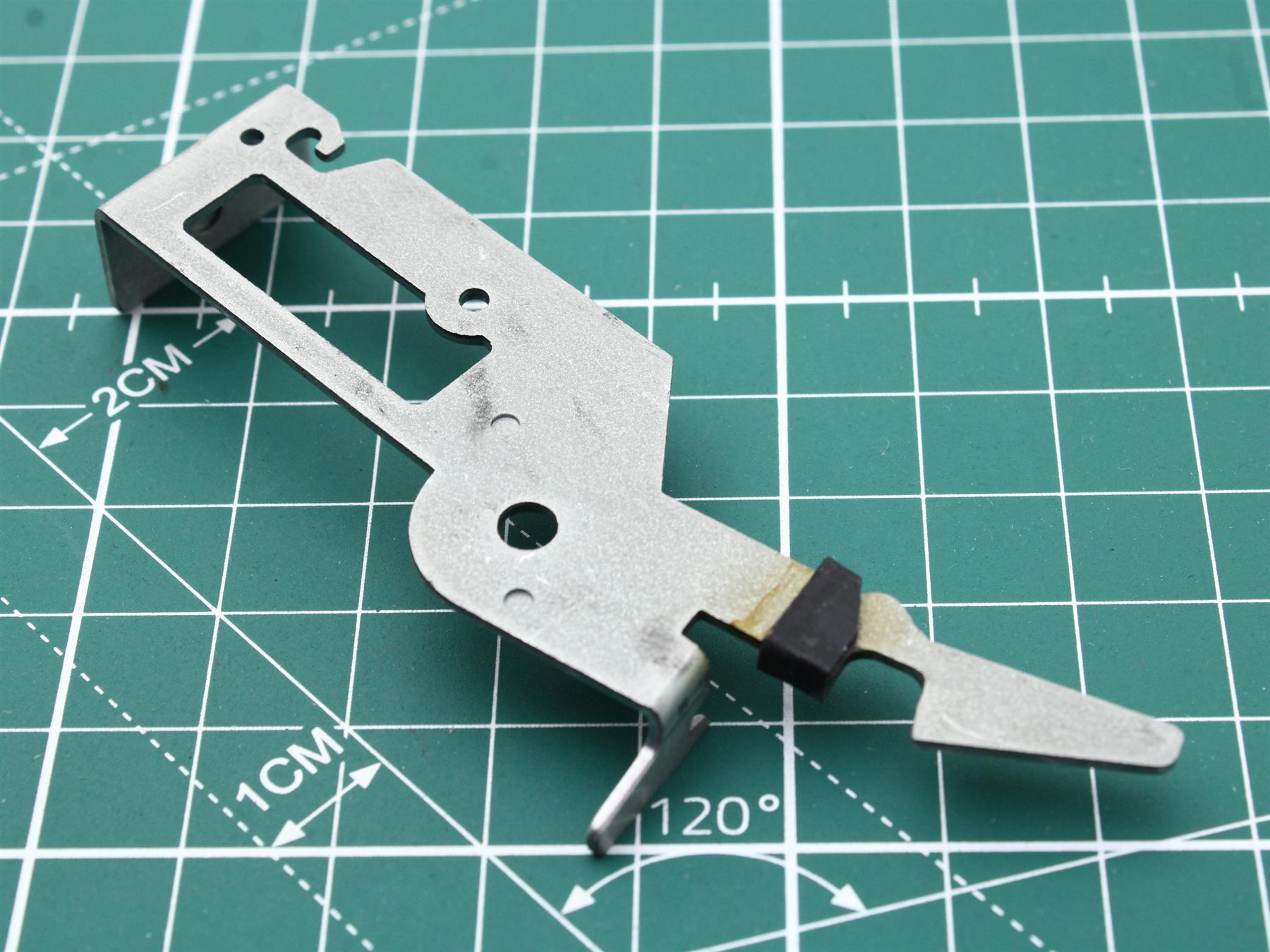 Lock lever Pos.(1)