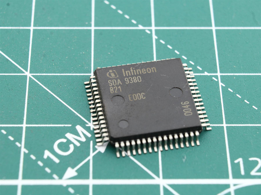SDA9380-B21 Integrated Circuit (IC) - Used