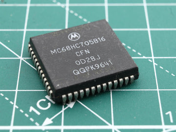 MC68HC705B16 Integrated Circuit (IC) - Used