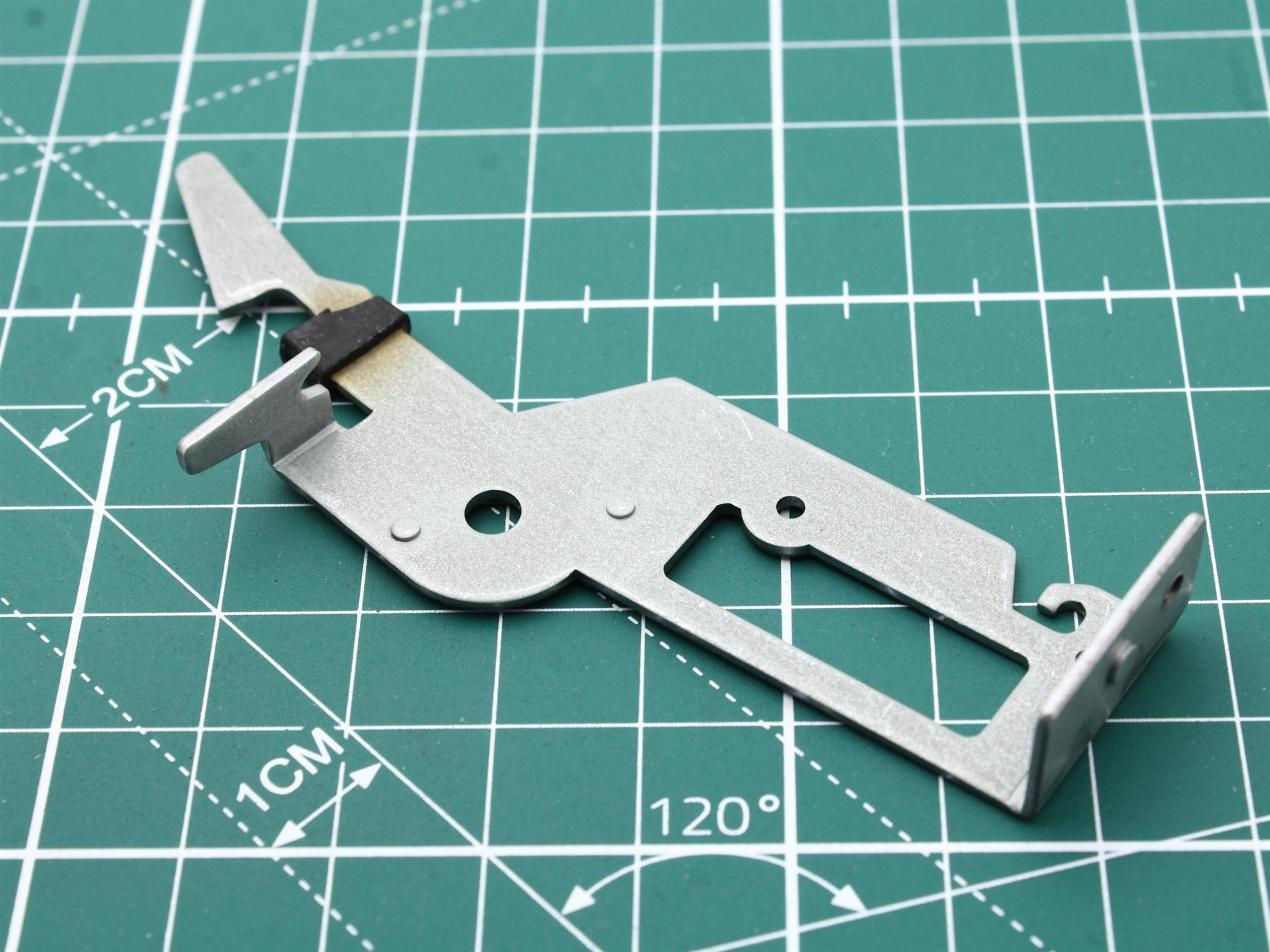 Lock lever Pos.(1)