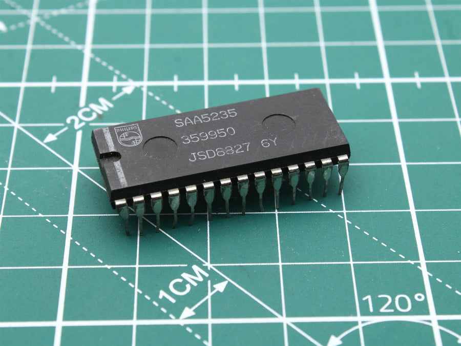 SAA5235 Integrated Circuit (IC) - Used