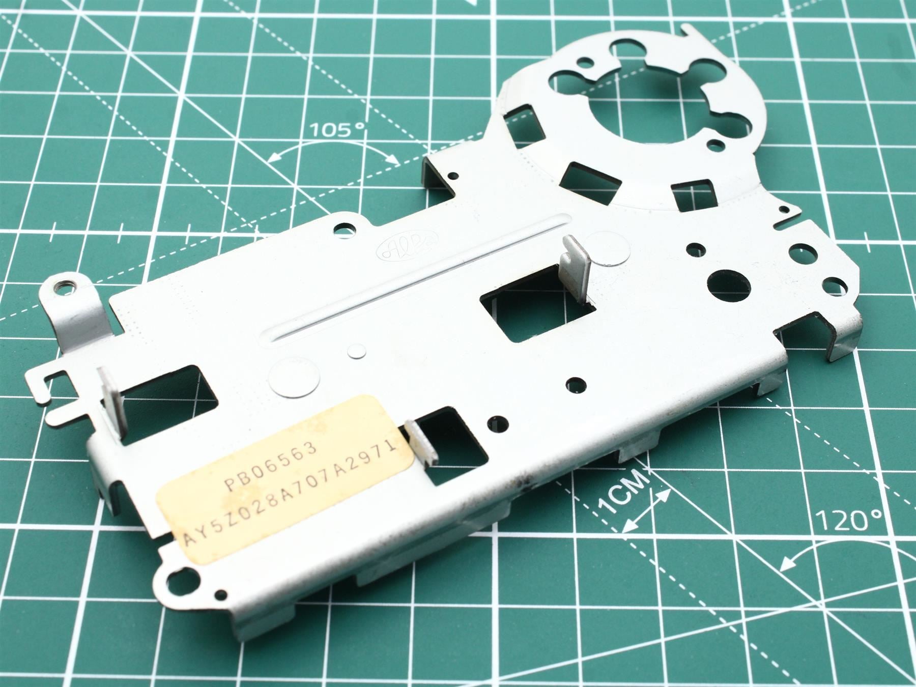 Yamaha KX-630 Flywheel Bracket (B) Cassette Deck (Pos.45)