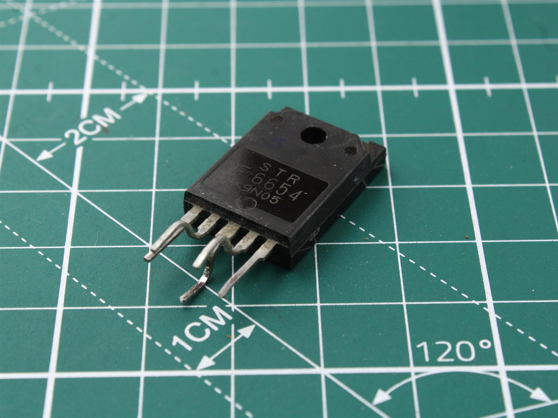 STRF6654 integrated circuit