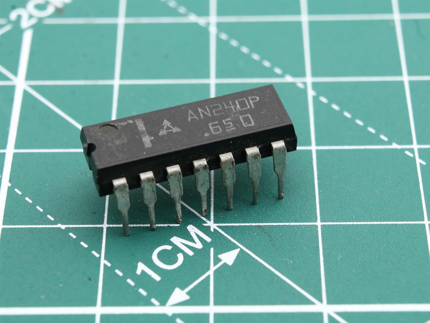 AN240P integrated circuit